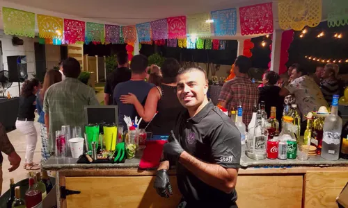 Luxury mobile bartending services and professional staff benefits for events